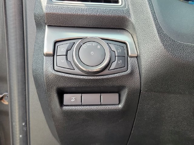 Used 2018 Ford Explorer XLT w/ Equipment Group 202A FWD image 12