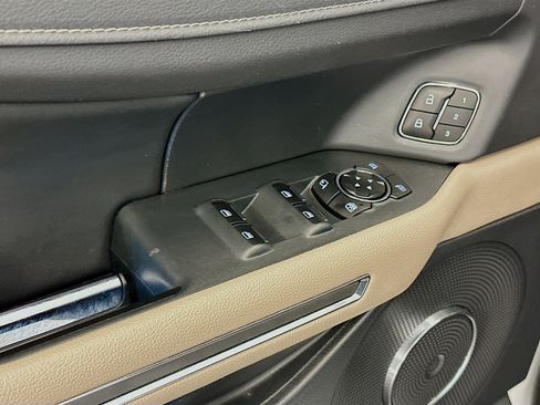 Used 2024 Ford Expedition Max XLT image 15