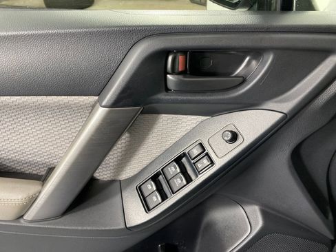 Used 2017 Subaru Forester 2.5i Premium w/ All-Weather Package image 11