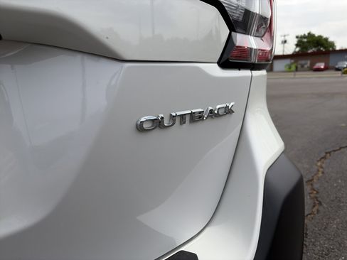 Used 2025 Subaru Outback Premium w/ Popular Package #1A AWD/4WD image 28