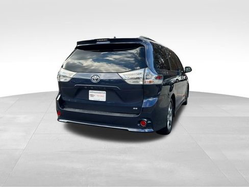 Used 2018 Toyota Sienna SE image 5