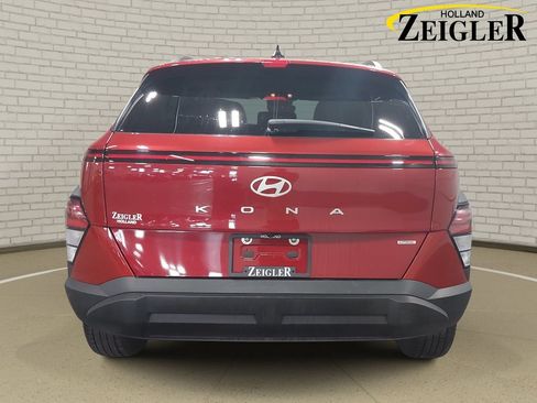 Certified 2025 Hyundai Kona SEL AWD/4WD image 6