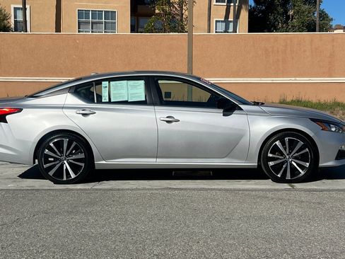 Used 2022 Nissan Altima 2.5 SR image 3
