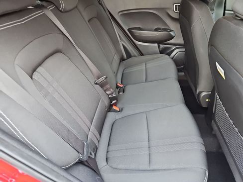 Certified 2022 Hyundai Venue SEL FWD image 17