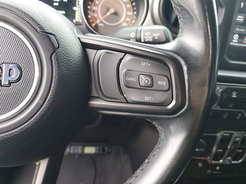 Used 2021 Jeep Gladiator Willys image 24