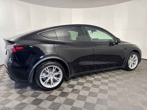 Used 2021 Tesla Model Y Long Range image 8