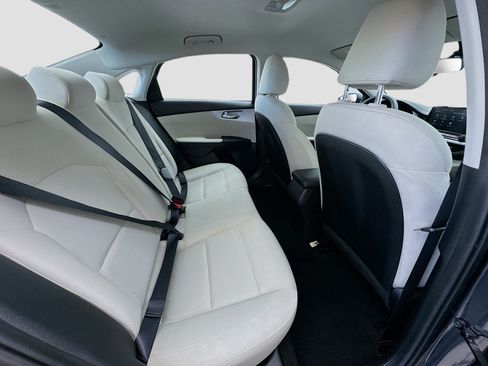 Used 2023 Kia Forte LXS w/ LXS Technology Package FWD image 17