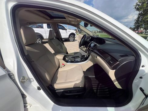 Used 2017 Honda Accord Touring image 24