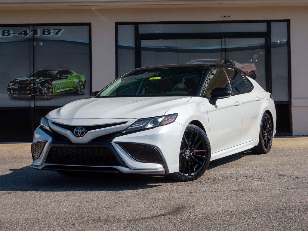 Used 2022 Toyota Camry XSE FWD image 6
