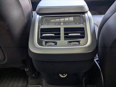 Used 2018 Volvo XC90 T6 Momentum w/ Convenience Package image 17