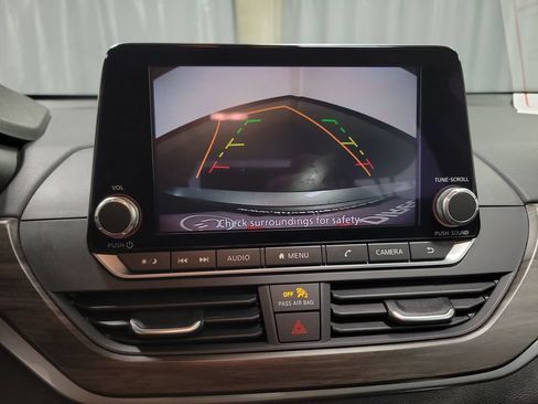 Used 2025 Nissan Altima 2.5 SV FWD image 19