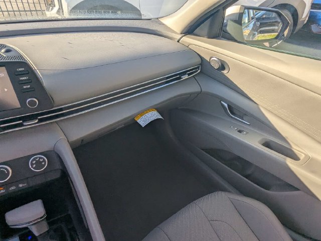 Used 2026 Hyundai Elantra SE FWD image 17