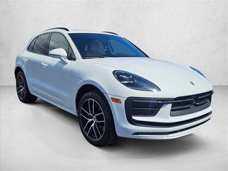 Used 2024 Porsche Macan AWD/4WD video 3