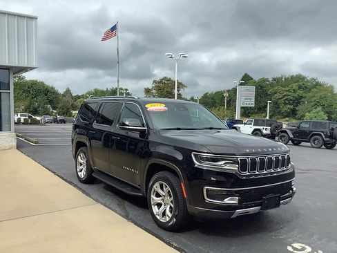 Used 2022 Jeep Wagoneer Series II image 3