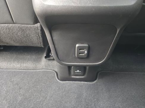 Used 2024 GMC Terrain SLT image 32