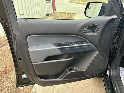 Used 2016 Chevrolet Colorado Z71 w/ Z71 Midnight Edition image 11