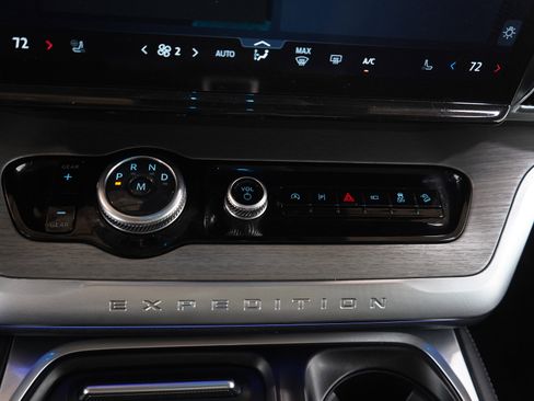 Used 2025 Ford Expedition Max Platinum AWD/4WD image 27