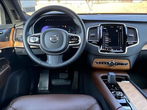 Used 2023 Volvo XC90 T8 Plus w/ Protection Package Premier image 8