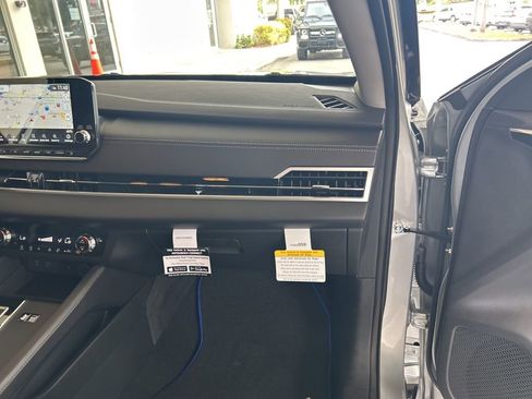 New 2025 Mitsubishi Outlander SE image 23