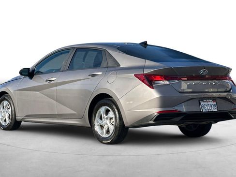 Used 2023 Hyundai Elantra SE image 4