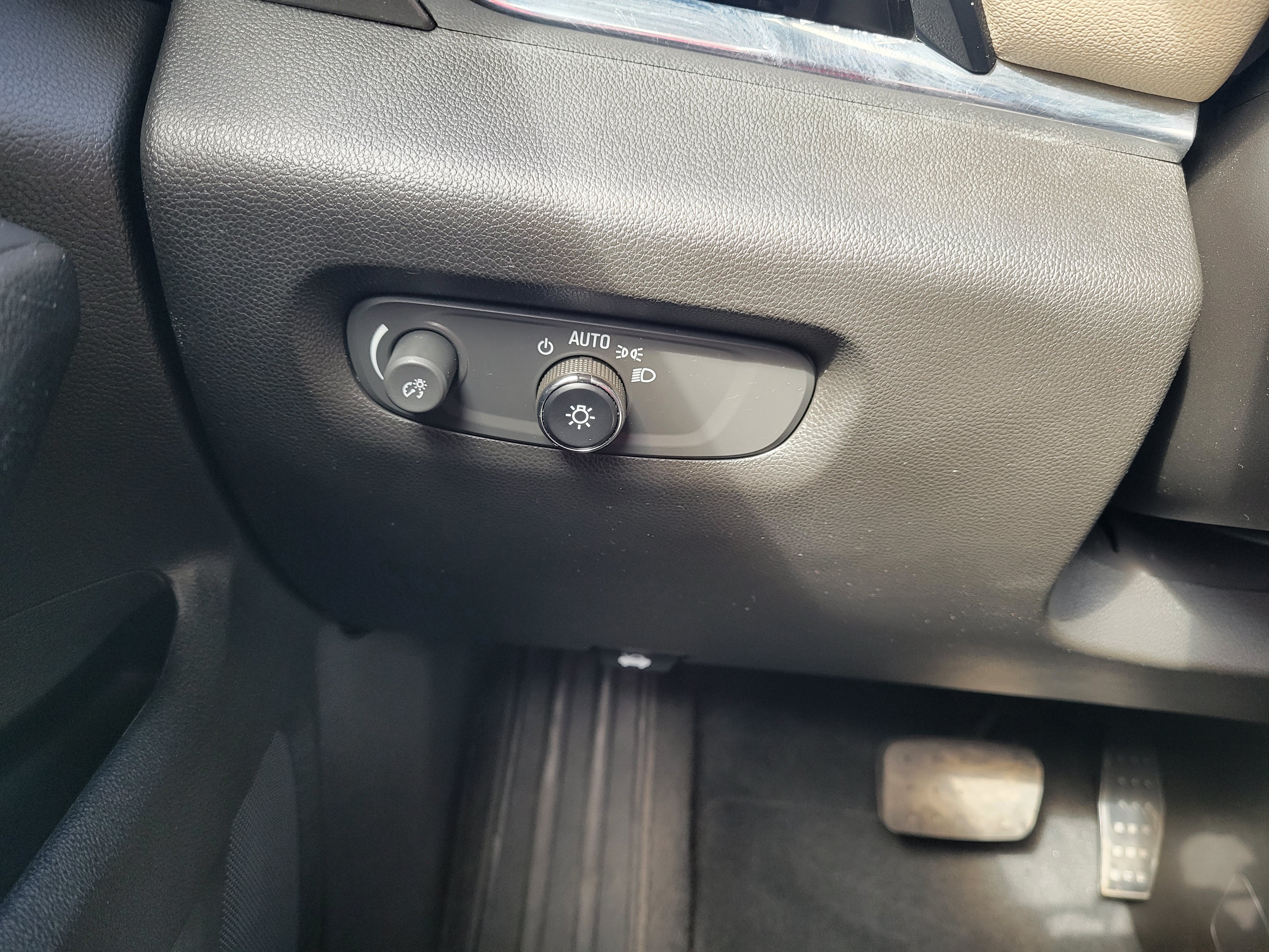 Certified 2023 Chevrolet Traverse LS FWD image 15