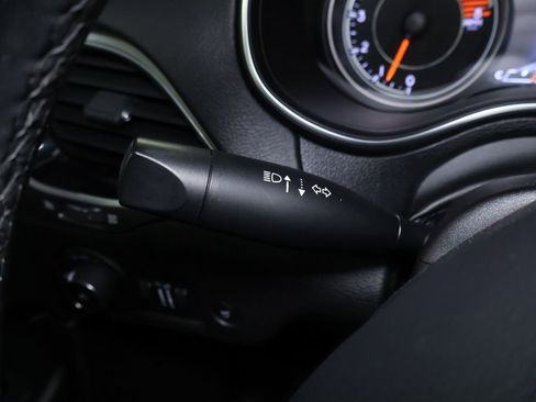 Used 2020 Jeep Cherokee Limited image 24