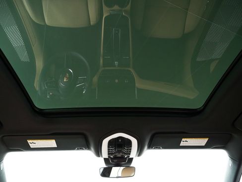 Certified 2025 Porsche Macan image 21