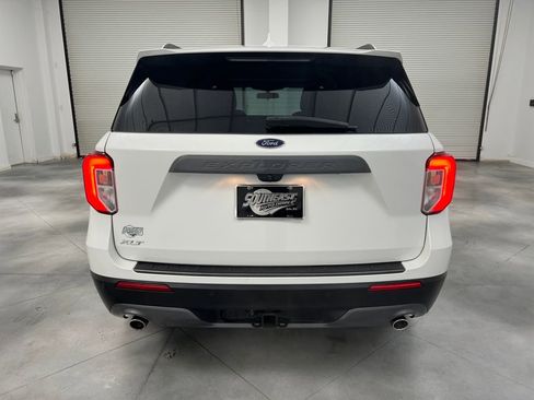 Used 2021 Ford Explorer XLT w/ Equipment Group 202A image 6