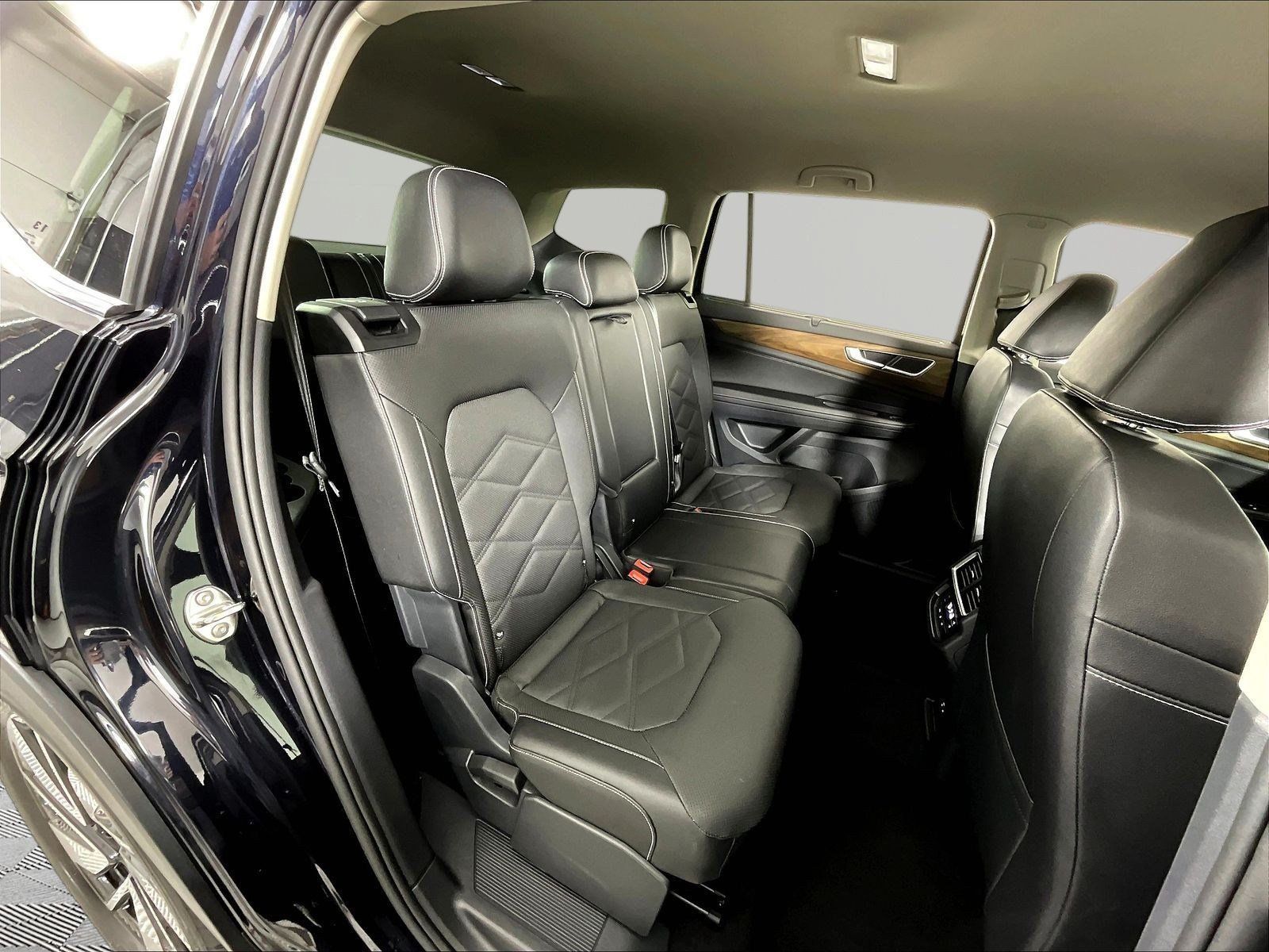 Used 2025 Volkswagen Atlas SE AWD/4WD image 25