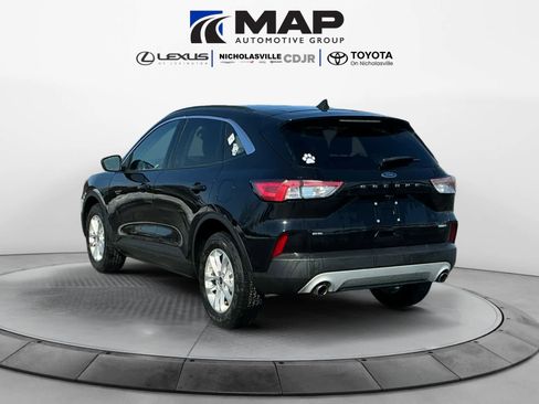 Used 2020 Ford Escape SE image 3