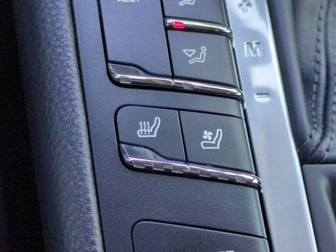 Used 2018 Porsche Macan image 21