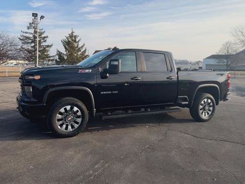 Used 2024 Chevrolet Silverado 2500 Custom w/ Custom Value Package image 5