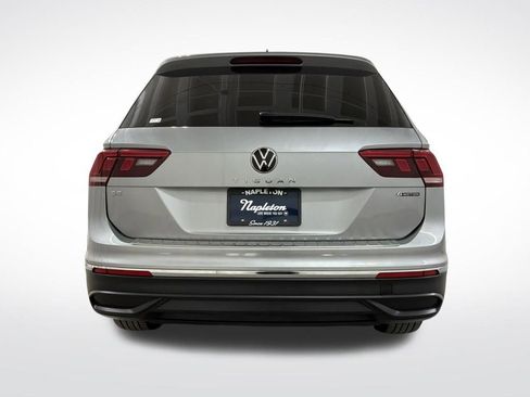 Used 2024 Volkswagen Tiguan SE w/ Panoramic Sunroof Package image 22