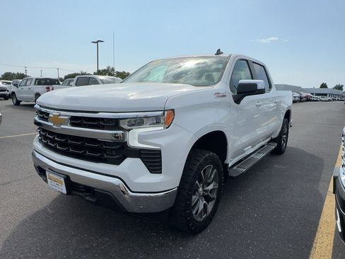 Certified 2024 Chevrolet Silverado 1500 LT AWD/4WD image 8