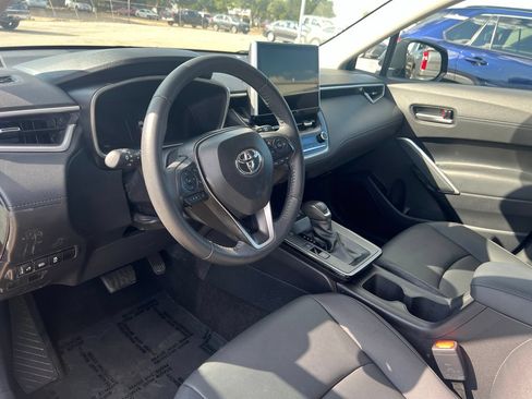 Used 2026 Toyota Corolla Cross XLE FWD image 8