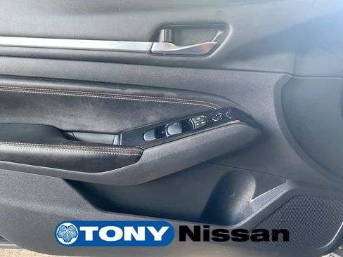 Used 2023 Nissan Altima 2.5 SR w/ SR Premium Package FWD image 31