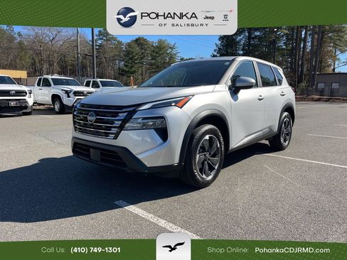 Used 2024 Nissan Rogue SV image 1