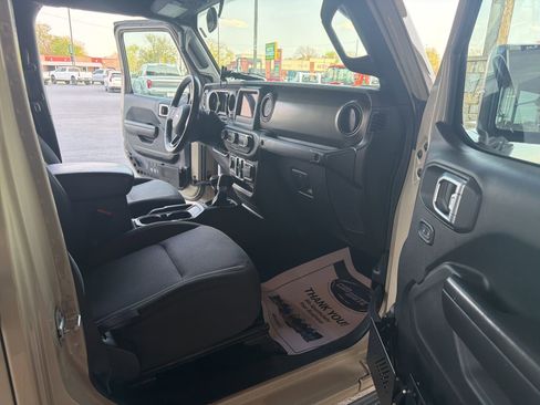 Used 2020 Jeep Gladiator Sport w/ Quick Order Package 24S AWD/4WD image 8