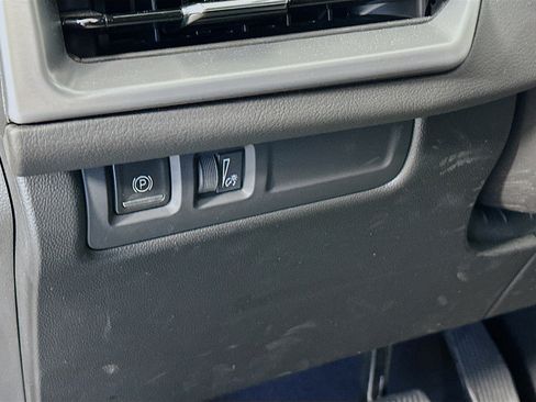 Used 2024 Cadillac XT4 Premium Luxury image 17