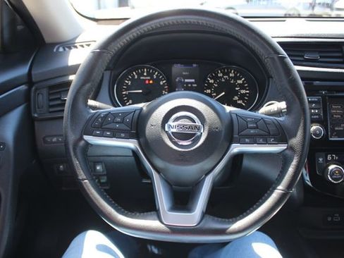 Used 2018 Nissan Rogue SV AWD/4WD image 12