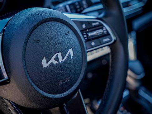 Certified 2022 Kia Seltos EX image 14