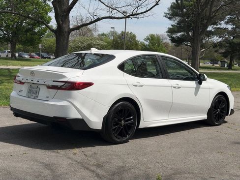 Used 2025 Toyota Camry SE w/ Convenience Package image 38