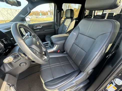 Used 2024 Chevrolet Silverado 1500 High Country w/ Technology Package image 11