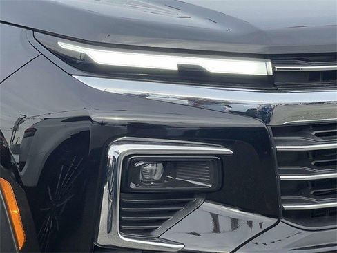 Certified 2025 Chevrolet Traverse LT w/ Sun and Wheel Package image 12