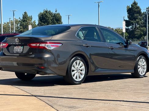 Used 2018 Toyota Camry LE FWD image 4