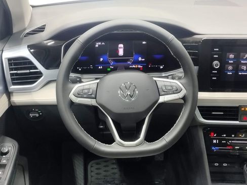 New 2025 Volkswagen Taos SE image 34