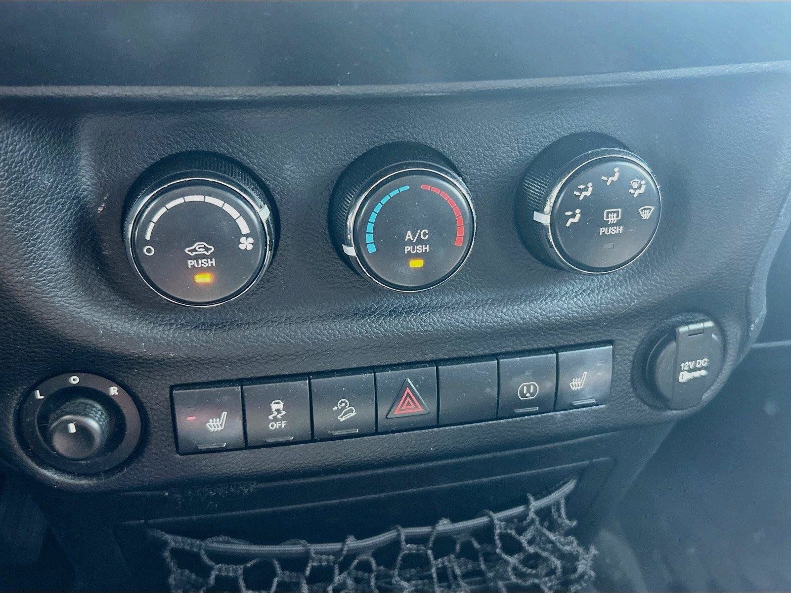 Used 2014 Jeep Wrangler Sahara w/ Connectivity Group AWD/4WD image 27