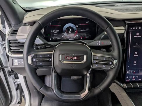Used 2025 GMC Acadia Elevation AWD/4WD image 18