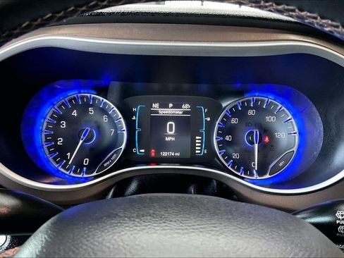 Used 2017 Chrysler Pacifica Touring-L image 13