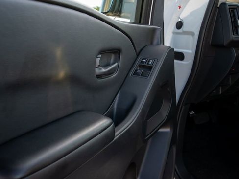 Used 2025 Nissan Frontier S w/ S Utility Package image 17